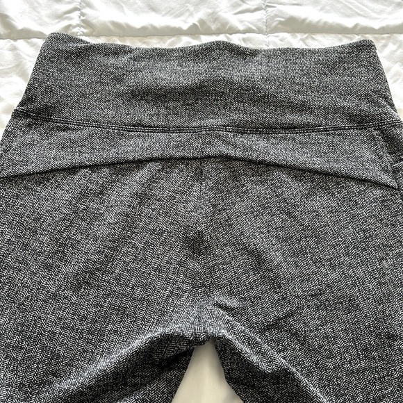 Athleta leggings size M. EUC. - Picture 5 of 6
